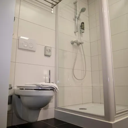 Hague Center 3*