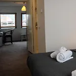 Hague Center 3*