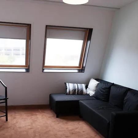 Hague Center 3*