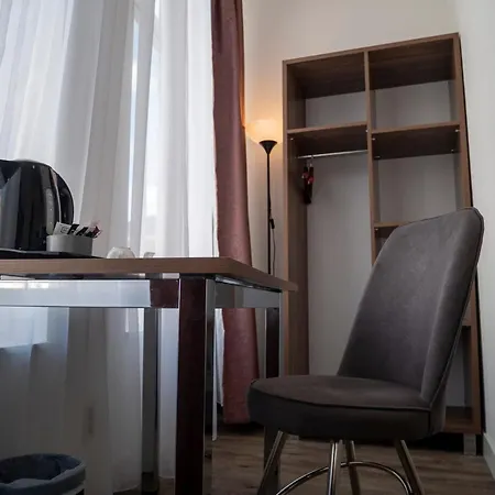 Hague Center 3*