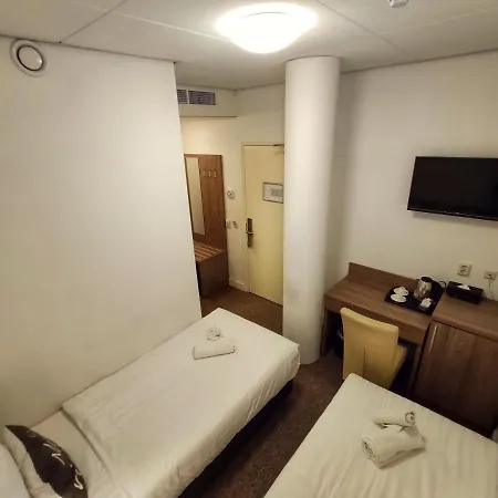 Hague Center 3*